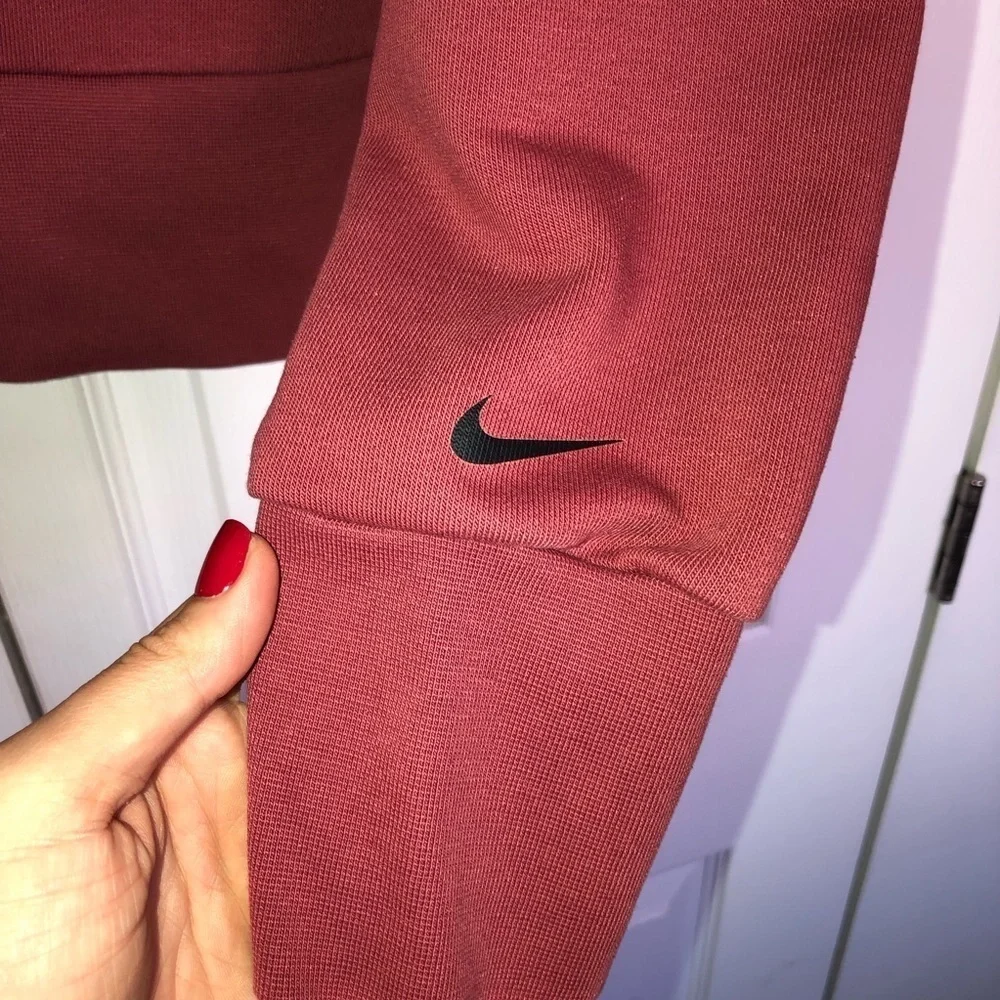 Maroon Nike Embossed Crop Sweatshirt Size M